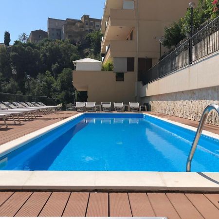Casa Vacanza "Ilenia" - ตาออร์มินา ภายนอก รูปภาพ